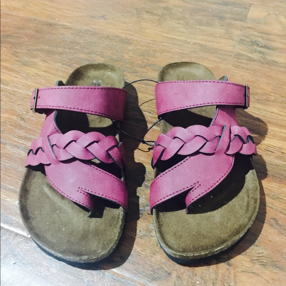 Red cliffs by white mountain